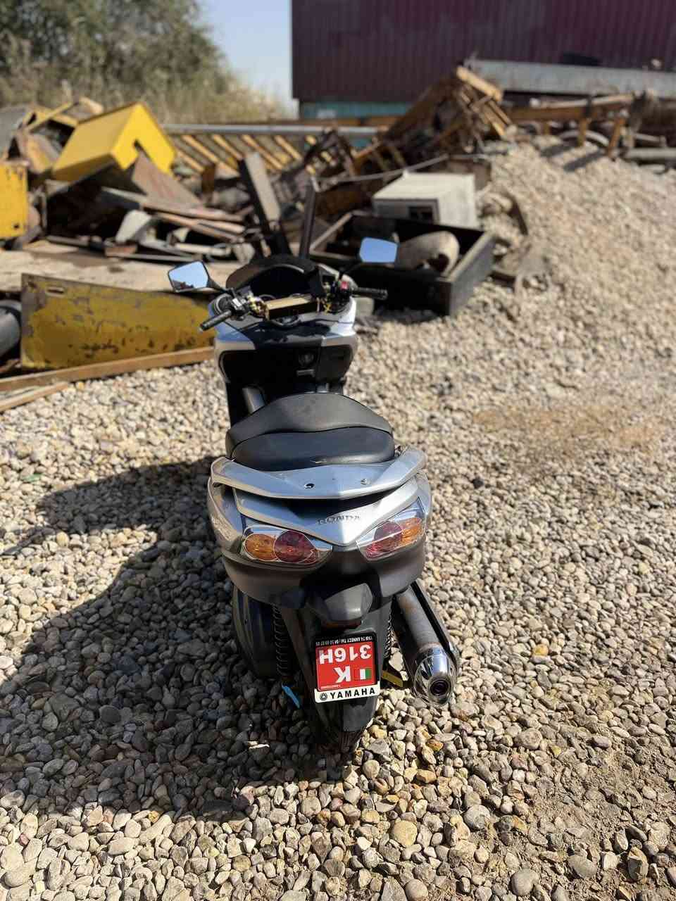 سلام عليكم دراجة فورزه صفر10للبيع فقط دراجة كفاله عامة كير مكينة كشر كفاله عامة ماشية 24دراجة جديده كلش وين ميعجبك وديهة عنوان بغداد بسماية 
سعر 16ورقة وبيهة بسيط رقم تليفون ***********
