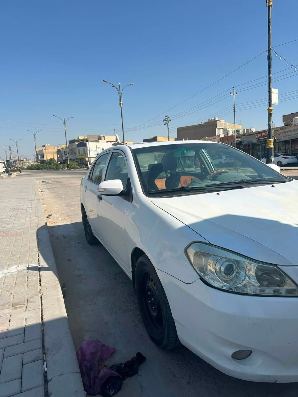سيارة BYD 2013
مكفولة كفالة عامة
كير محرك خير من الله 
سعرها 50 وبيهه مجال حك الجية
***********
