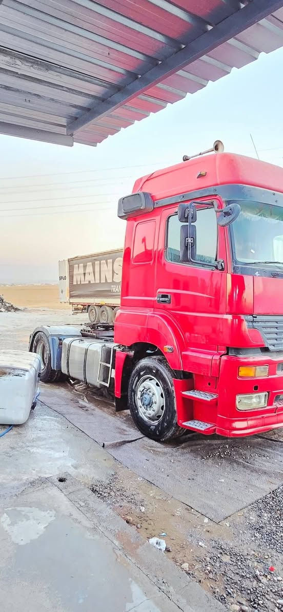 مرسيدس اكسور. 2004. الحجم 18 43. مواصفات السياره فولفو العادي. السياره مواصفات السياره جير عادي شاصي قصير
مربوط على السياره بودي قلاب بحار ثلاث دناجيل 47 طن دبرتايه البودي موجود رقم السريع كله جديد لسه 27.
البودي موجود. سنويه السياره جديد 2027. 
***********.. ***********.  مصطفى.
