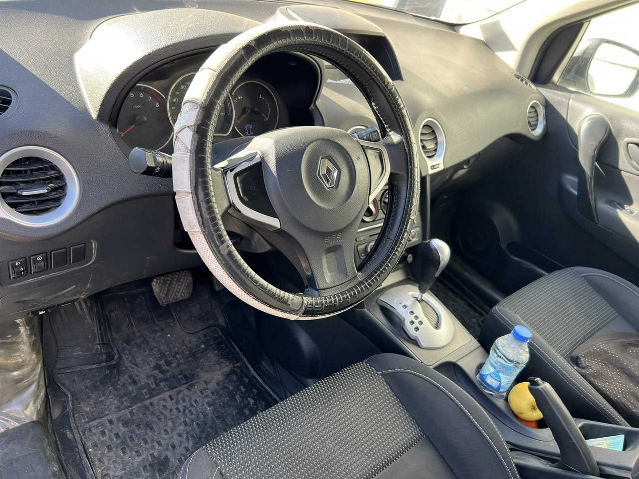 رينو كوليوس 2014 السيارة باسمي سنوية جديدة الى 2031 هزة جديدة السيارة نظيفة كلش وحلوة 
بيها طخة بالباب مال الجنطة الخلفي وباقي البدي كله مكفول 
ماشية 138
السعر 88 وبيها مجال للطيبين
***********
