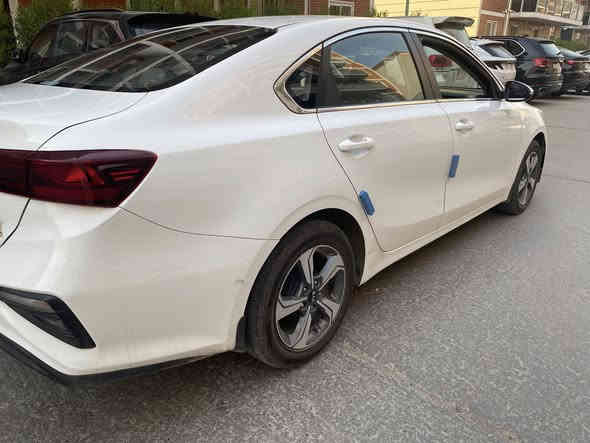 سلام عليكم سيراتو موديل ٢٠ فول عدا البصمة  مكينة ١٦٠٠ دوش فتحة تبريد قطعتين اشاير مري مري شفط تحكم استيرن شاشة كامرة دوارة بلادية تخم تاير جديد خمس ويل كب حجم ١٦ سيارة علية سيرفس كامل برغي ماكو نقص السعر ١٥٧$ بيه مجال للشراي (***********)
