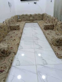 ديوان ارضي  مزخرف 7 دواشك 7،تكيات 14 ظهر  مستخدم يفرش مساحه 7×4  نضيف ...