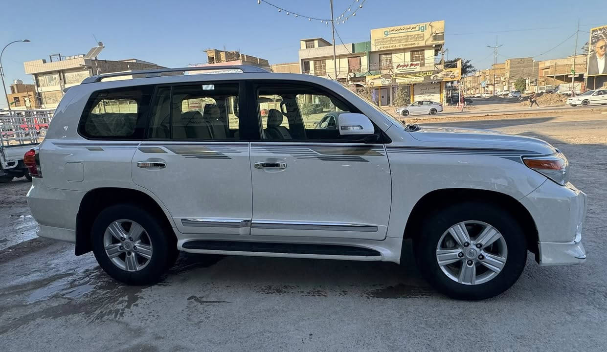 تحية طيبة
لاندكروز 2012
ماشية 190 🧮 
رقم بغداد دولي 
مواصفات بريم 🦅
V8 4.6 
كشنات جلد.  
حساس امامي + خلفي
شاشة. 
تبريد مركزي 3 قطع. 
سلايد روف. 
السيارة مكفولة من الصبغ والتبديل
فقط بارد بسيط في الجاملغ الامامي الايمن وتكحيل مقدار اصبعين. 
الگير والمكينة مكفولة من الفتح والضعف والتبخير. 
سعرها 335. 
مكانها الحلة -شارع 80
0772 544 6733 
0781 819 1854
