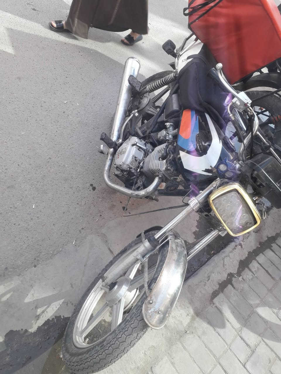 دراجه ايراني اربعه كير نضيفه بيها شغلات بسيطه مكان الكراده السعر 350الف
***********
