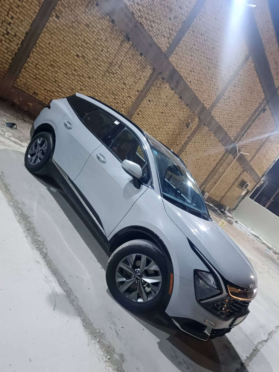 كيا سبورتج موديل 2024امريكي  Sx برستيج فول مواصفات أعلى فئه اللون إسمنتي دواخل مشمشي وسقف بانوراما مرقم ذي قار كفالة عامة من الصبغ والتبديل والبارد والتكحيل والفتح/ الكير والمكينه والحداده كفالة حتى برغي ممفتوح بيهم ماشية 15الف بعدها على تايرات الشركة حادثها تقرير مياه أمطار 
المواصفات /فول مواصفات ماكو داعي اذكرهم وأطول عليكم لأن اهواي بيها مواصفات تجي وتشوف بعينك للاستفسار ***********/وات ساب
