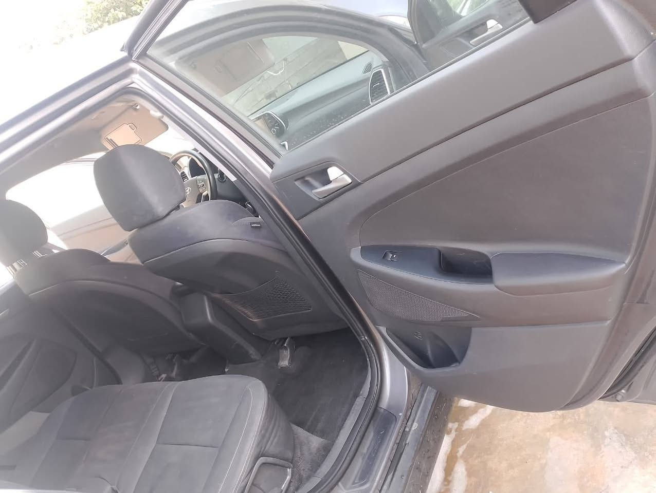 السلام عليكم
للبيع
توكسان 21 
فول مواصفات للخير عد الفتح
رادار جاني
بصه ابواب نضام ترحيب 
بصمه تشغيل 
هندي برريك بصمه
محرك GDi
تحديد مسار
وارد امريكي ضرره البنيد وبالعراق بيه بس ربع الباب الخلفي جه السايق خفيفه
باقي السياره مكفوله
رقم بغداد
سعر 170
الرقم ***********  / *********** بي واتساب
