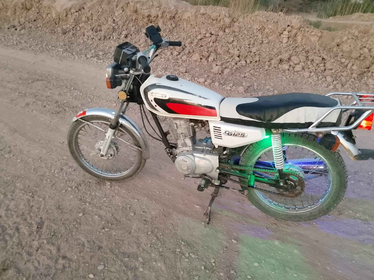 أرشه 19 أوراق 3 السعر 400 وبيه مجال كهربائيات شغاله كامله محرك مجفت قبل سبوعين  دراجه نضيفه ***********
