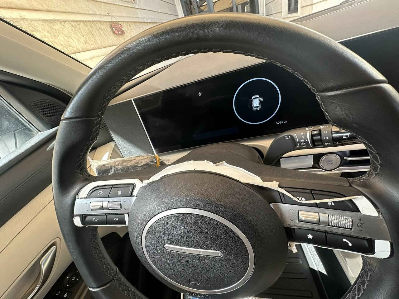 سلام عليكم توسان 2025سياره زيرو  ماشيه 5900 فول موصفات عده بنرامه حساسات كشنين كهرباء تبريد قطعتين سياره كامله ويل 19ردرات امامي خلفي سايد بريك كهربائ سعر(215)ورقه  (رقم) ***********مكاني بغداد لغدير ساحت ميلسون
