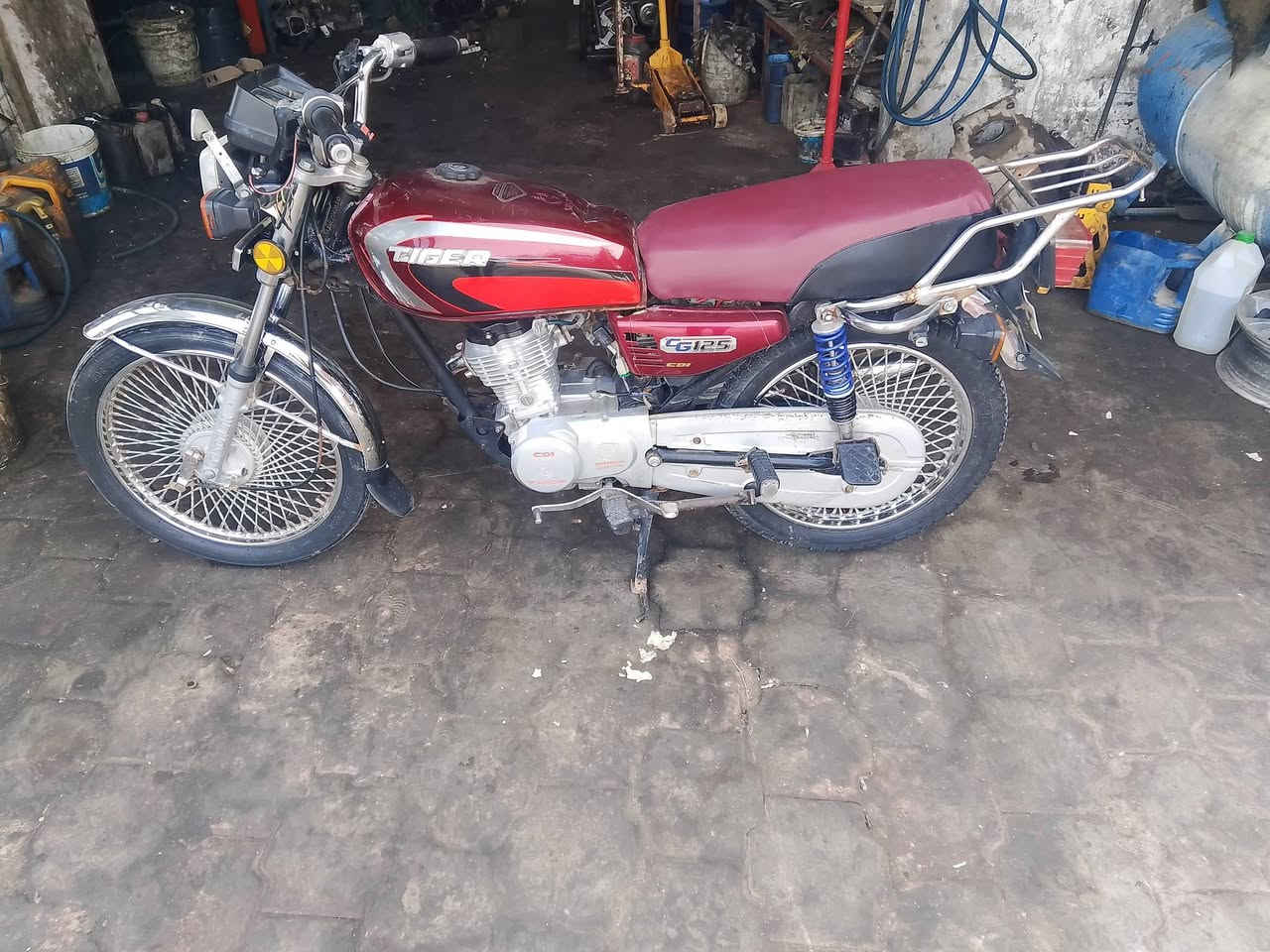 السلام عليكم دراجة تايكر للبيع موديل 21 اوراق أصولية الدراجة خير من الله محرك نضيف السعر ٤٧٠ وبيهة مجال   رقم الهاتف ***********
