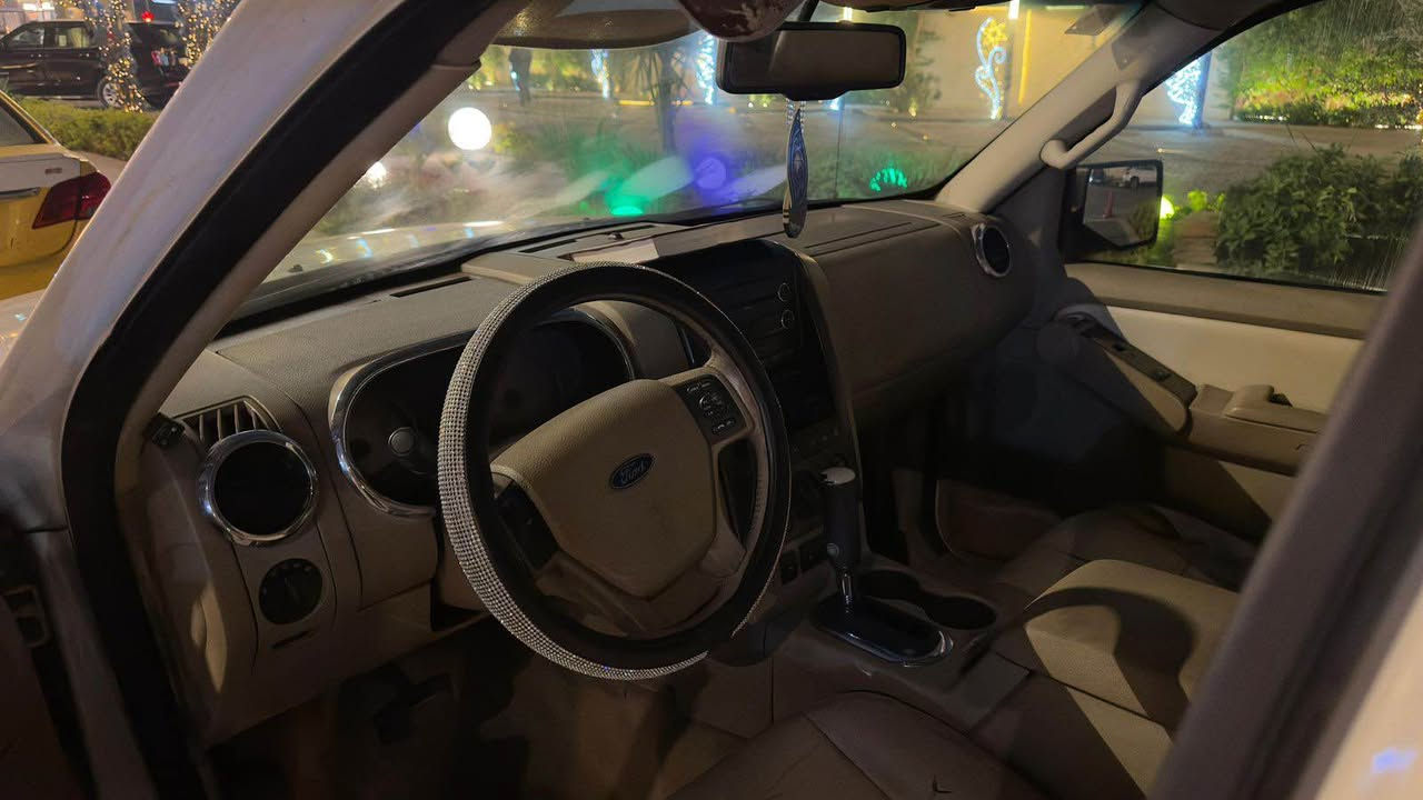 فورد اكسبلور وكاله العرصات خليجي موديل ٢٠١٠ جديده وجاهزه من كلشي مابيها نقص اي شي مكفوله كفاله عامه السياره من زيرو على ايدنا لحد هل لحضه ما عدى شخط دراجه ومصبوغ على كده كما موضح بالصور 
للاستفسار 
*********** 
ملاحضه غير متواجد ع النت اتصال ع الرقم بغداد, العراق
