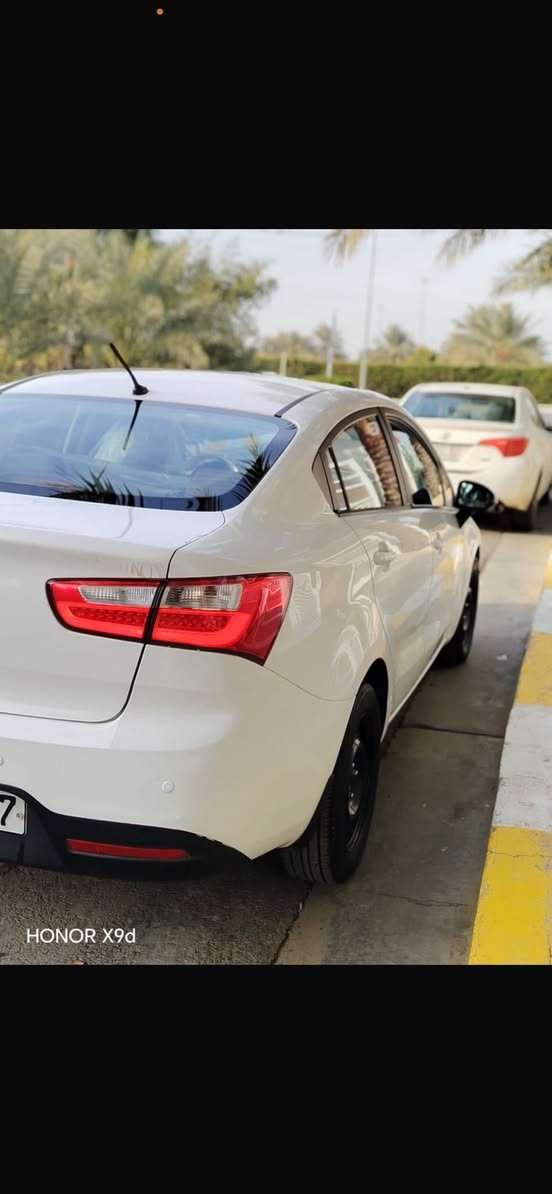 بسم الله 
كيا ريو ٢٠١٢ خليجي 
رقم اربيل 
شرط التحويل 
مكينة دوش قطرتين
تحكم ستيرن جهتين 
اشاير مري 
مري شفط 
داخل لونين 
داخل جلد 
تدفئة تبريد بشرط 
كامرة 
حساس خلفي 
كهربائيات كلها شغالة 
مكفولة من الضربة والصبغ 
بيها كم مكان بارد 
السعر 93 و بيها مجال 
***********
📍بغداد
