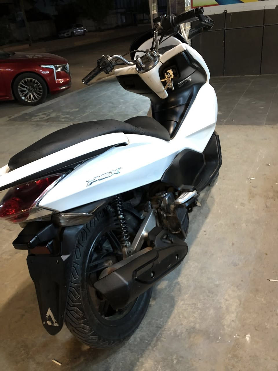 للبيع ( Pcx )
جيل اول ياباني " 
٩ $ ونص بيه مجال 
مكاني حي العدل ***********
