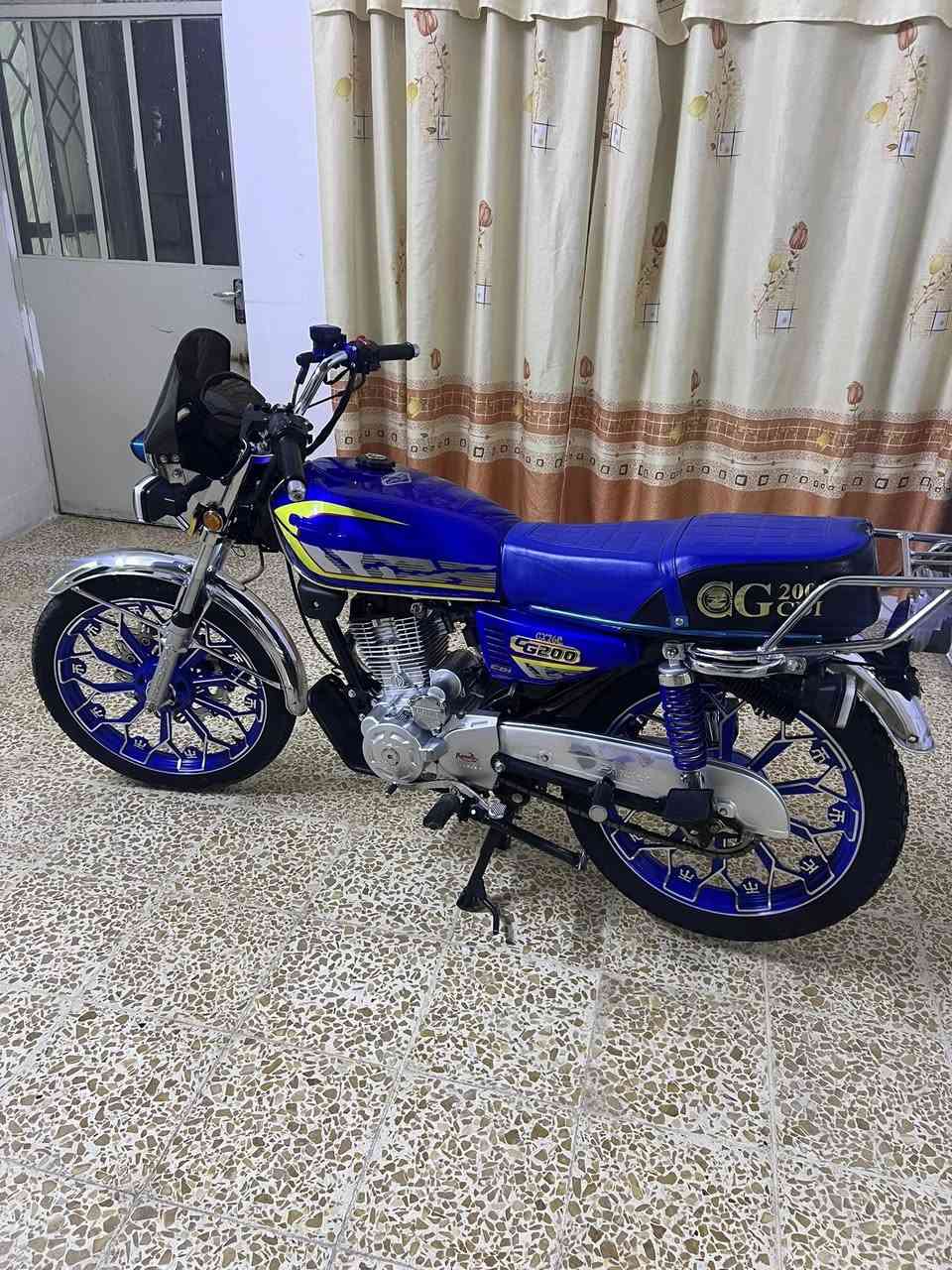 نامي برو  موديل 2025  محرك 200 الماطور نظيف هواي. ما داخل تصليح ابدا  منفيست اصلي   بي مشغل رايدو. وتكدر تربط على الموبايل عن طريق بلاتوث وتشغل اغاني او ايشي من موبايلك. السعر 650 اللف.


**إذا كنت صاحب هذا الإعلان وتريد حذفه لأي سبب، رجاءا أرسل رسالة إلى الدعم الفني**