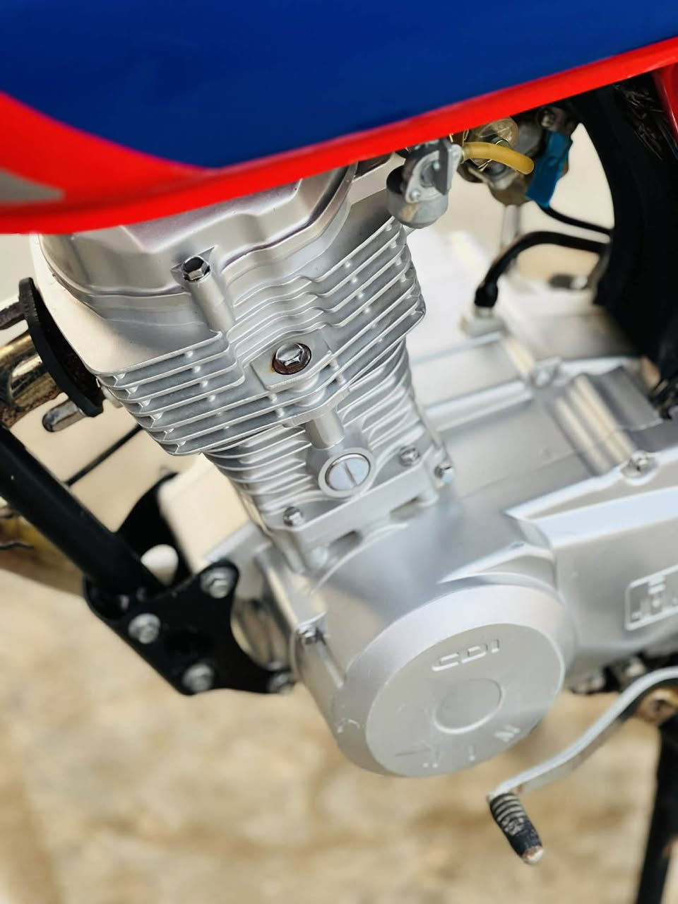 السلام عليكم دراجه للبيع. الشاصي 18 ارشه اصلي وغراض كله نامه 25 مامفتوحه كامله ع الشرط سعرها 800 (***********)
