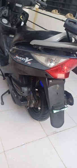 السلام عليكم دراجه كامكو V2 للبيع موديل 2013 دراجه محرك مكفول كفاله عامه دراجه مكفوله جاهزه صارلها اقل شهر من طالعه من الرمبه  سعر 800  وبيها مجال رقمي للتواصل ***********
