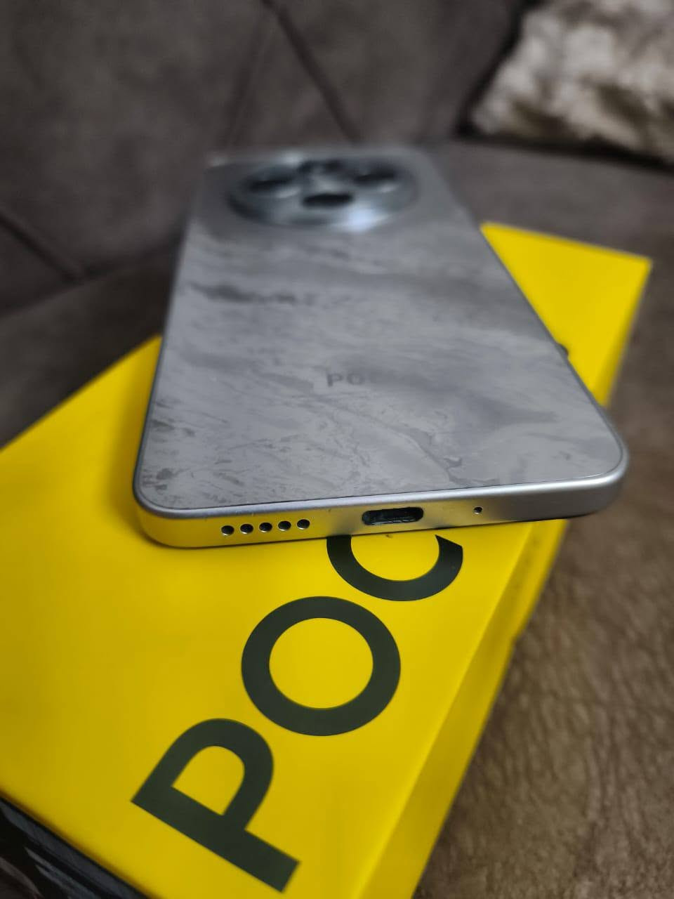 للبيع POCO X7 Pro 
الذاكرة: 256 جيجابايت
البطارية: 5160ضخمه مللي أمبير
الشحن: 90W شحن سريع.
الكاميرا: 50MPمدعومه بالذكاء الاصطناعي 
الشاشة: AMOLED بحجم6,88 إنج، 120Hz.
الجهاز أخو الجديد، بدون كسر أو طگات أو خدوش، وما مفتوح ولا مبدل أي قطعة، الكارتونه مالته موجوده
السعر: (120الف) المكان: (بغداد /حي آور)
الرقم ***********
