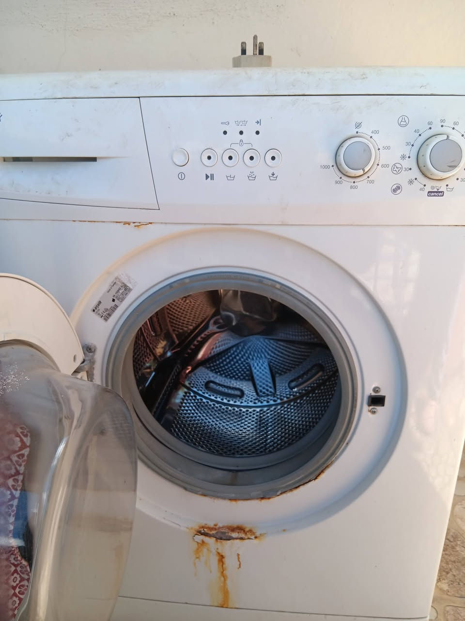 يوجد غساله + طباخ للبيع
غساله ١٠٠ وبيها مجال وطباخ ٥٠ وبي مجال مكان حمدانيه اتصل ***********
