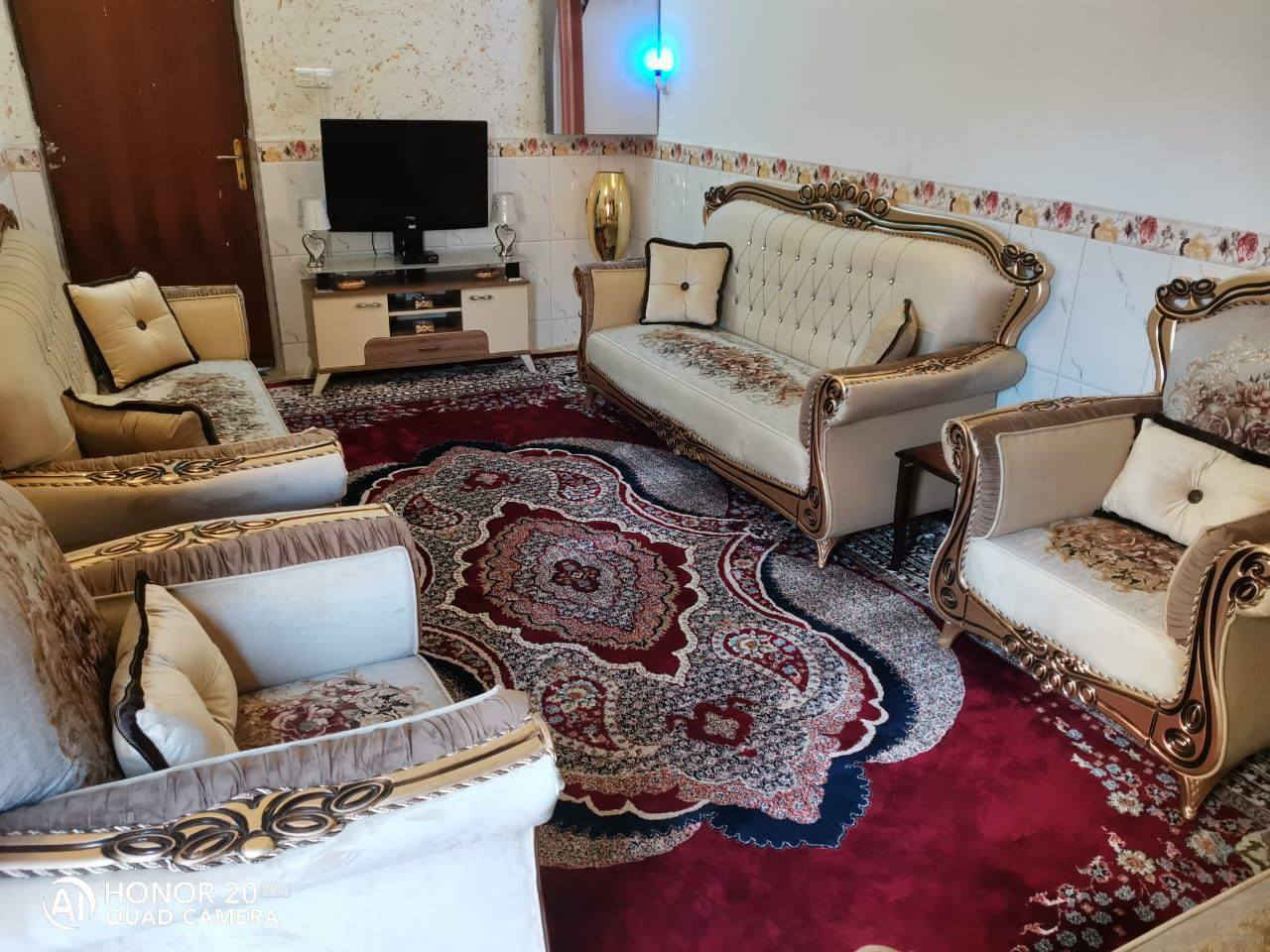 تخم قنفات ملكي عشر مقاعد خمس قطع ***********
