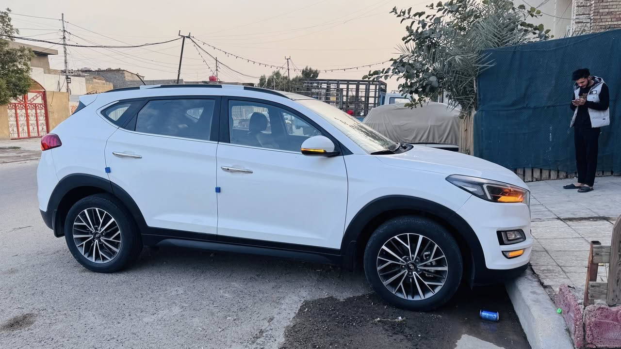 السلام عليكم توسان 2020 مكفوله كفاله عامه سياره جديده بالباكيت بيها مكان واحد بارد فول 1/1 
مكانها بغداد البلديات ***********
