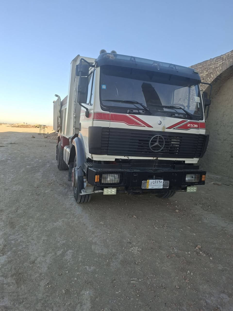 سلام عليكم
سيارة للبيع ألبي كرواتي تك قلاب سيارة اصل راس تريلة بلادي شاصي بلادي بدون تطوالة السيارة سبرنك بلادي ابو الاربعة هوائي مكينة 8 دبل تيربو حجم 38 كير 155 فافون كهربائي السيارة مكفولة مكينة وكير واكسن وشاصي وقمارة كله بلادي علمأ ان السيارة ألماني بلادي السعر (260 ورقة)  وبيها مجال للستفسار الاتصال على الارقام (***********)(***********)
