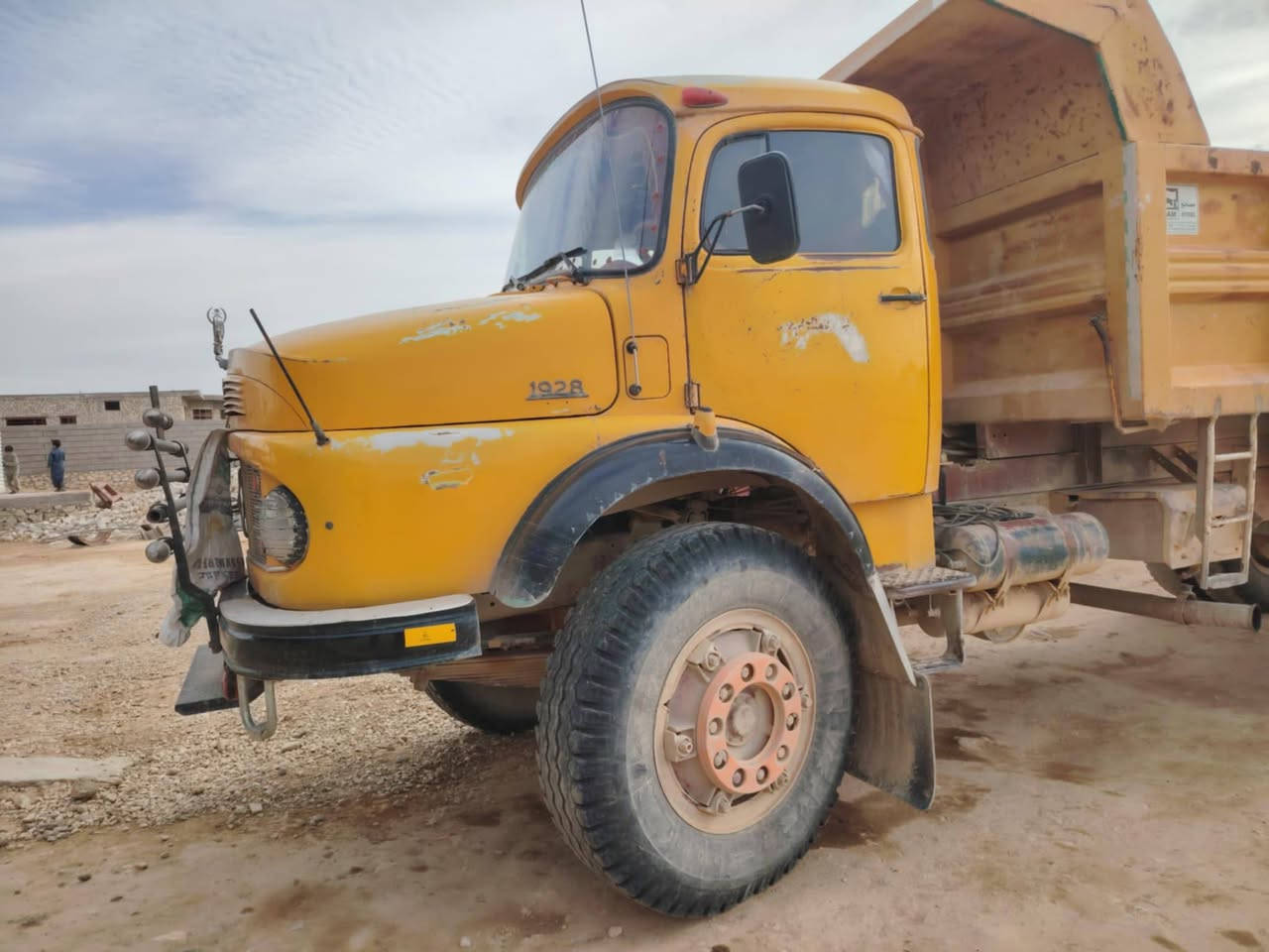 سلام عليكم اقجمه تك طويله موديل 82 قماره بلاديه مايلر ومطول محرك كير اكسل كفاله رقم نكليزي علا استلام لوحات لا ستفسار ع رقم‏‪***********‬‏
