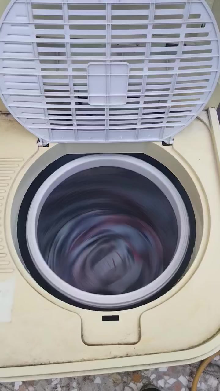 غساله للبيع شرط الشغل ب60 وبيهة مجال ***********
