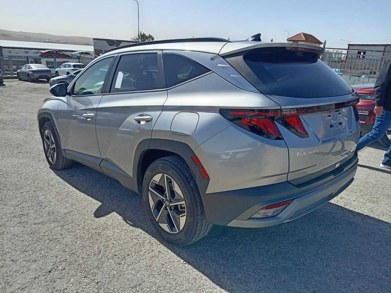 نوع السيارة / هونداي توسان.               السعر 138 ورقة السعر حرة غير شامل الكمرك والنقل                                    الموديل 2025.                                                                           المواصفات / بصمة كشن كهرباء جنطة كهرباء.                          حادث السيارة/ موضح في الصور                                  السيارة حالين موجودة بالمنطقة الحرة الاردن.                                   الاستفسار اتصال على الرقم /*********** واتساب.                                  السيارة / تشتغل وتمشي 🌹🌹✅✅✅ ملاحظة ( الي عندة كتاب شهداء معفية الكمرك
