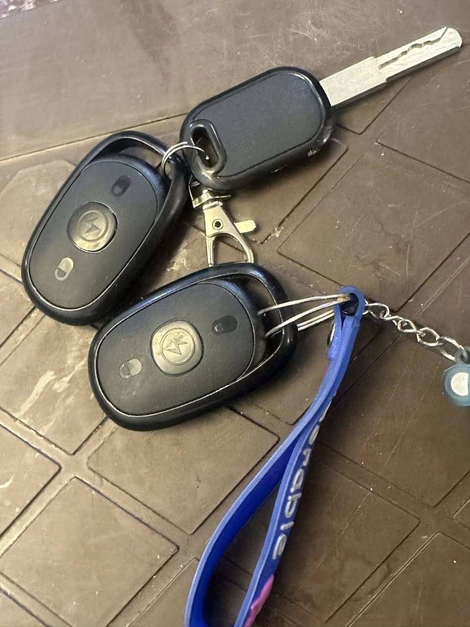 السلام عليكم دراجه شحن X900 للبيع بصمتين ومفتاح مواصفات رجوع للخلف لايت امامي زنون نشره ضوئيه سماعات ثنين دبل إشاره بلوتوث نظام تثبيت سرعه وحاملة موبايل ومخرج آيسي 3 ودكمه تكشف لعطلات وسرعتها 100 حقيقي حجم 20
للتواصل على لماسنجر أو على لرقم ***********
لسعر٥٥٠ ألف
