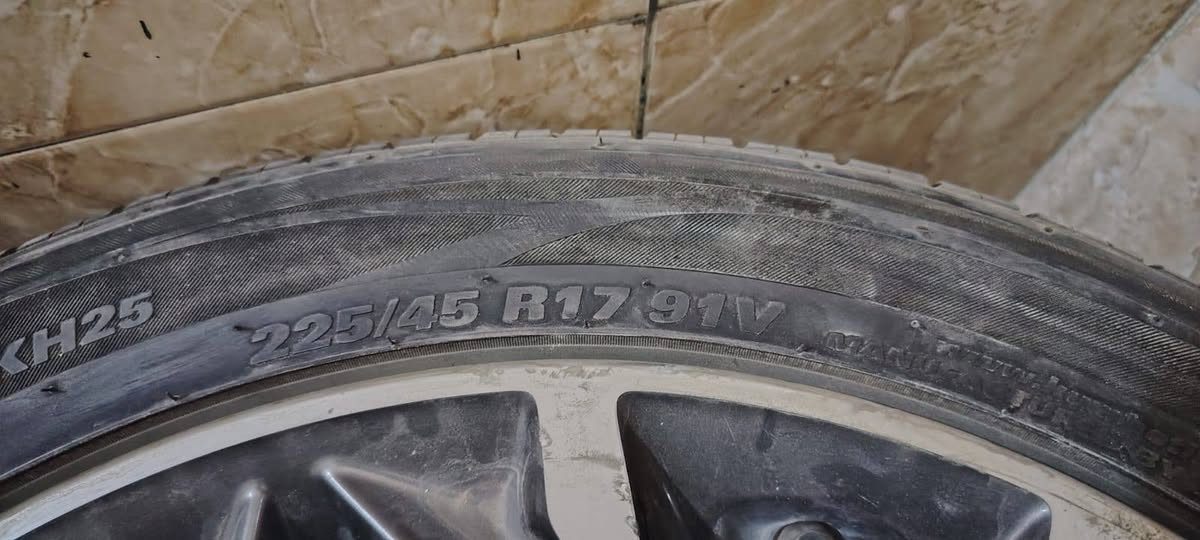 مديل 2020 العنوان بغداد
السلام عليكم للبيع 5قطع تخم ولسبير
موبايل :*********** 
225/45 R17خليجي
