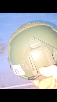 خوذة عسكرية • توصيل