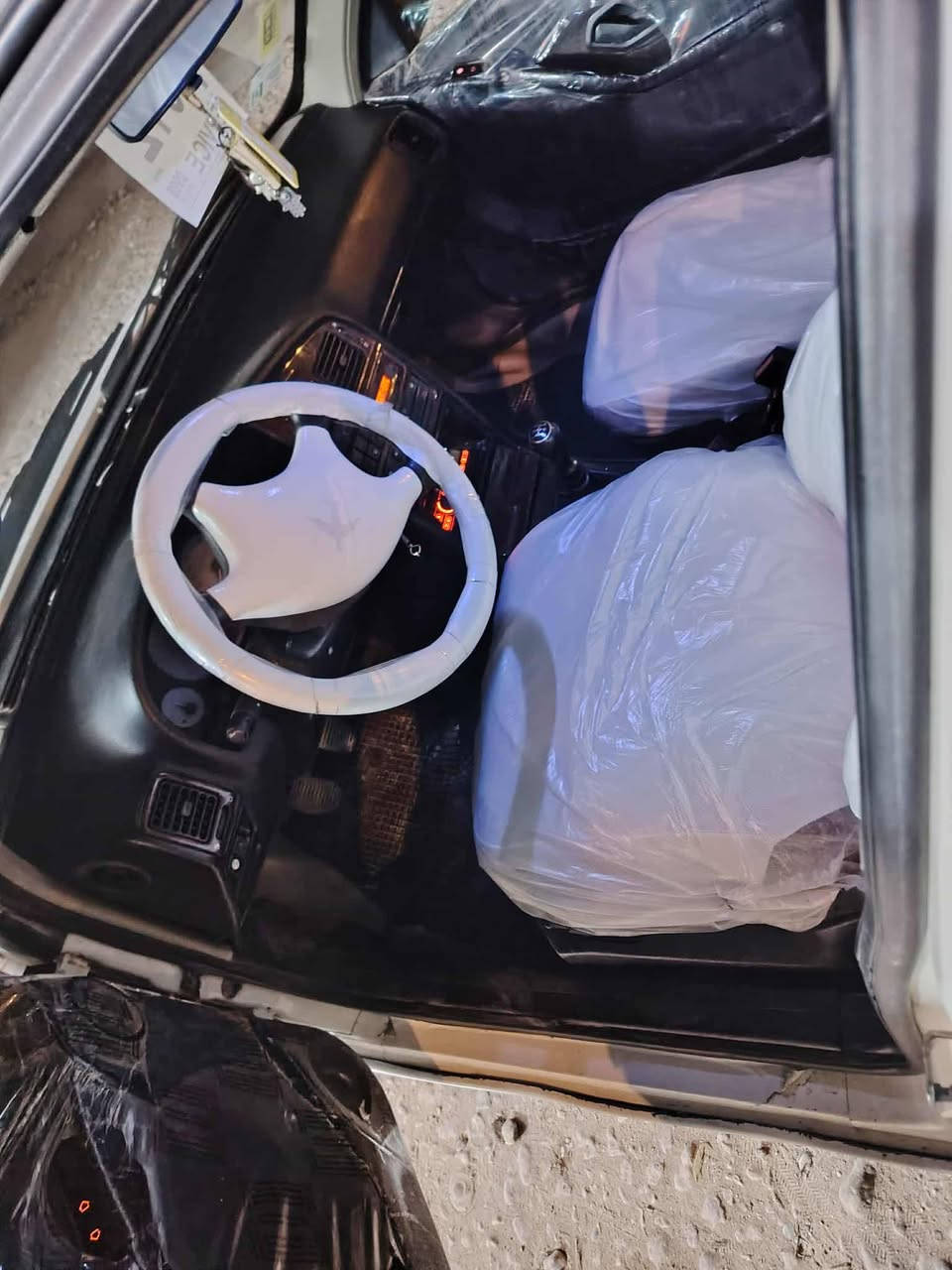 سلام عليكم بيجو بارص 2012 بسمي ارقام نكليزي 
هزه جديده جاملخ ليمنه مبدل تخم تاير سنويه مجدده كهرباء شغاله منضومه زنون 44 بيه مجال حك جيه تواصل***********/__***********
