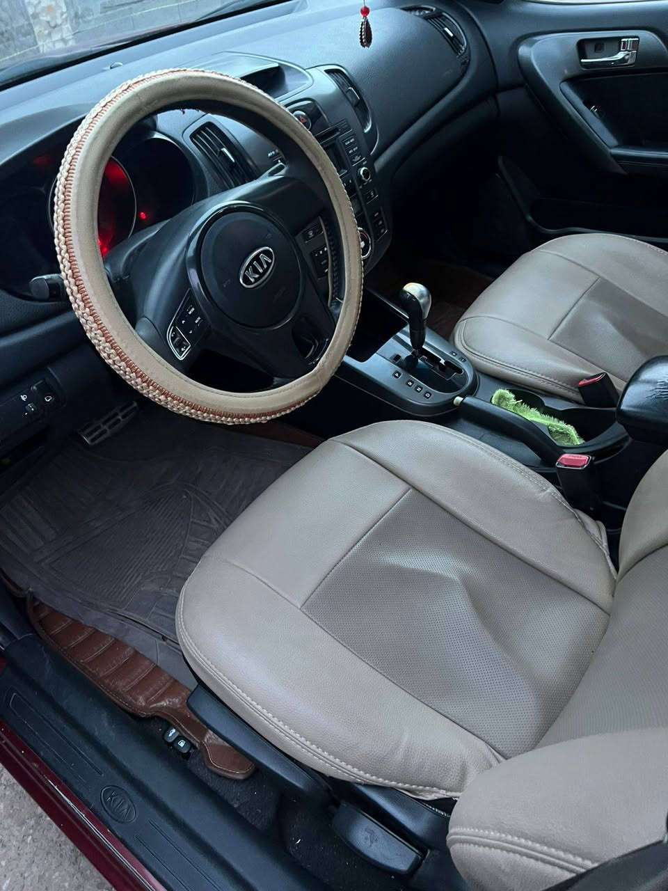 السلام عليكم سيراتو 2010
لون أحمر 
رقم أربيل سنويه مجدده ب 2026/1/28
يعني تتحول بدون ماتروح سياره ل أربيل 
كير محرك خير من الله سياره متصرف عليها. الف دينار 
كفاله عامه ماعده البارد الي باسانور 
مكاني واسط عزيزيه 
اي استفسار الاتصال ***********/‭٠٧٧٦ ٣٧٥ ٧٨١١

السعر 100وبيها مجال حك جيه
