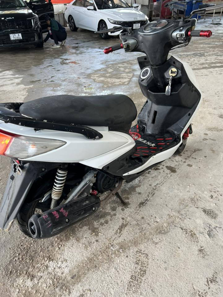 السلام عليكم دراجة سكنس فحل دراجة جداً جداً جدبدة ونضيفة قبل فترة قصيرة طلعت من المعرض+وصلها موجود
كهربائات كامله مكينة نشطة وخرسة الله شاهد الدراجة جداً نضيفة جاهزة من كلشي سعرها950 وبيها مجال واسعار الجديدة معروفة مكاني كربلاء 
*********** هاتف
