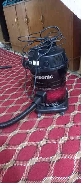 سلام عليكم عندي مكنسه كهربائي للبيع السعر 150000/ ***********/
