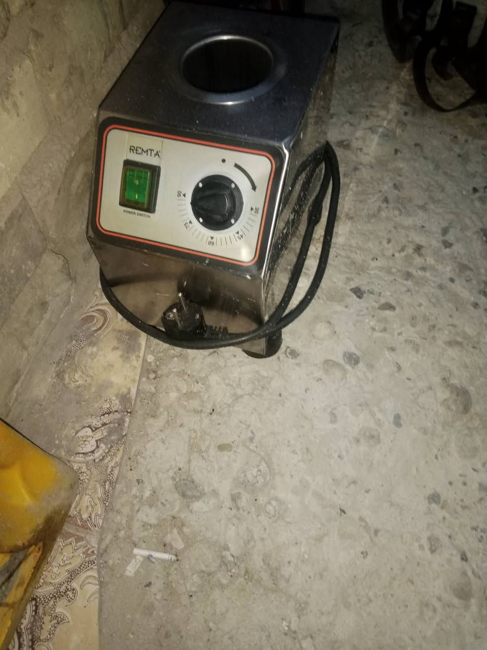 للبيع استعمال قليل هاتف ***********
