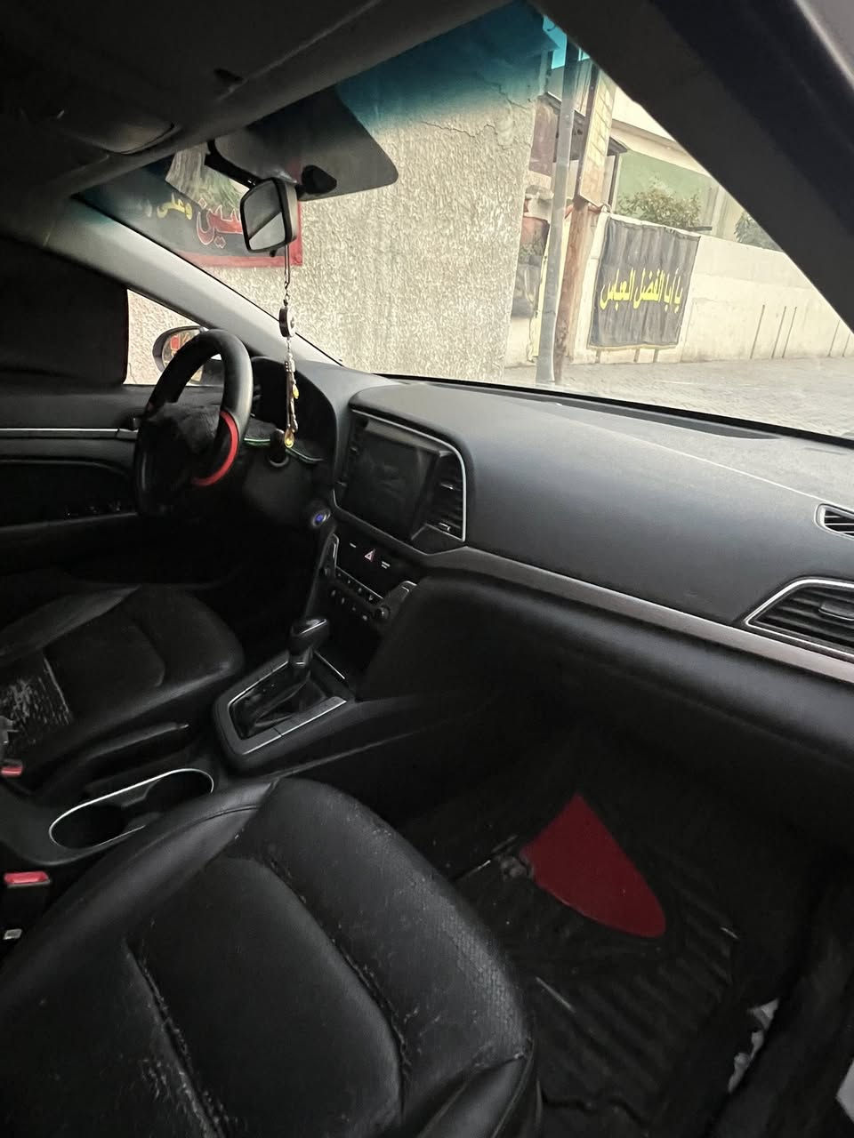 السلام عليكم 
الانترا افانتي ٢٠١٧ وارد خليجي مابيهه اي ضربه  فول مواصفات عدا فتحه 
سياره بيهه صبغ بابتين وجاملغ رش فقط بدون اي حادث 
السعر ١١٥  
عنوان الزعفرانيه 
***********
