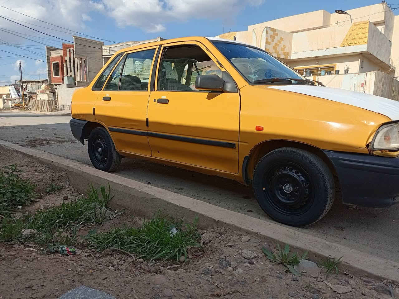 السلام عليكم سايبه موديل 11 المكينة جديده وكير جديده مصفره هيه ما صار يومين من صفرتها سنويه 29 جديده كهربائي كلها شغاله شواصي معمره تعمير حلوه خياس ما بيها السياره صدر امامي جديده عندي درايف شت واحد يطقطق صفحه السائق شرط التحويل السياره سعرها 20 وبيها مجال مكاني بغداد الجزيره السياحيه ***********
