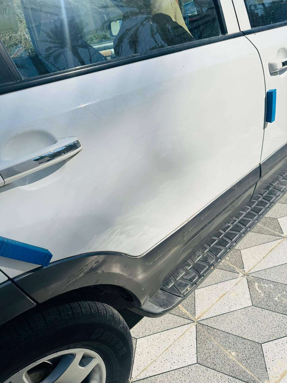 السلام عليكم للبيع موهافي موديل 11رقم بغداد دولي بسمي فول مواصفات كشنات تدفئه وتبريد بصمه ابواب مري شفط كشنات كهربائيات2اماميه حساس خلفي كامره تحكم بالستيرن 3قطع تبريد مركزي 7راكب كير ومكينه مامفتوحه لاتنقيص ولاتبخير ولاراجز تخم تاير جديد السياره بيه صبغ شبرين او اقل بدون ضربه وتبديل ودواخل.. السعر 140وبيه مجال قليل... 
 مكان صلاح الدين... بلد... الاستفسار اتصال

 *********** ✅
