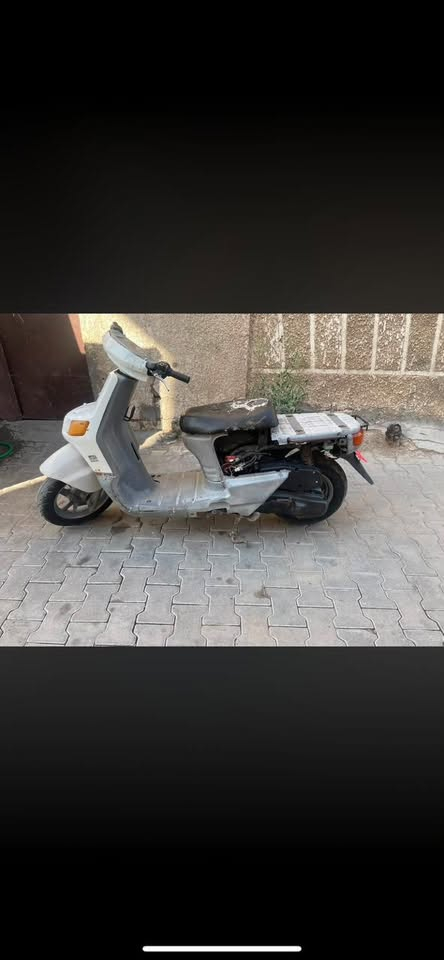 سلام عليكم دراجه بيكم 60 دراجه شغاله سلف وهندر مكينتها تخبل  اي نقص مابيها فقط نقصها صفاحيات السعر 175الف 
عنواني بغداد ساحه عدن 
رقم الهاتف ***********
