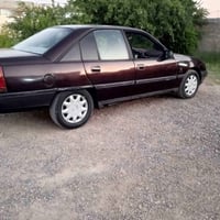اوبل اوميكا • ١٩٩٠ • حجم ٢٠٠٠