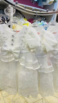 ✨ دللي أميرتك بأجمل الإطلالات ✨ بدلة بناتي أنيقة بلون أبيض ناعم 🤍 تصمي...