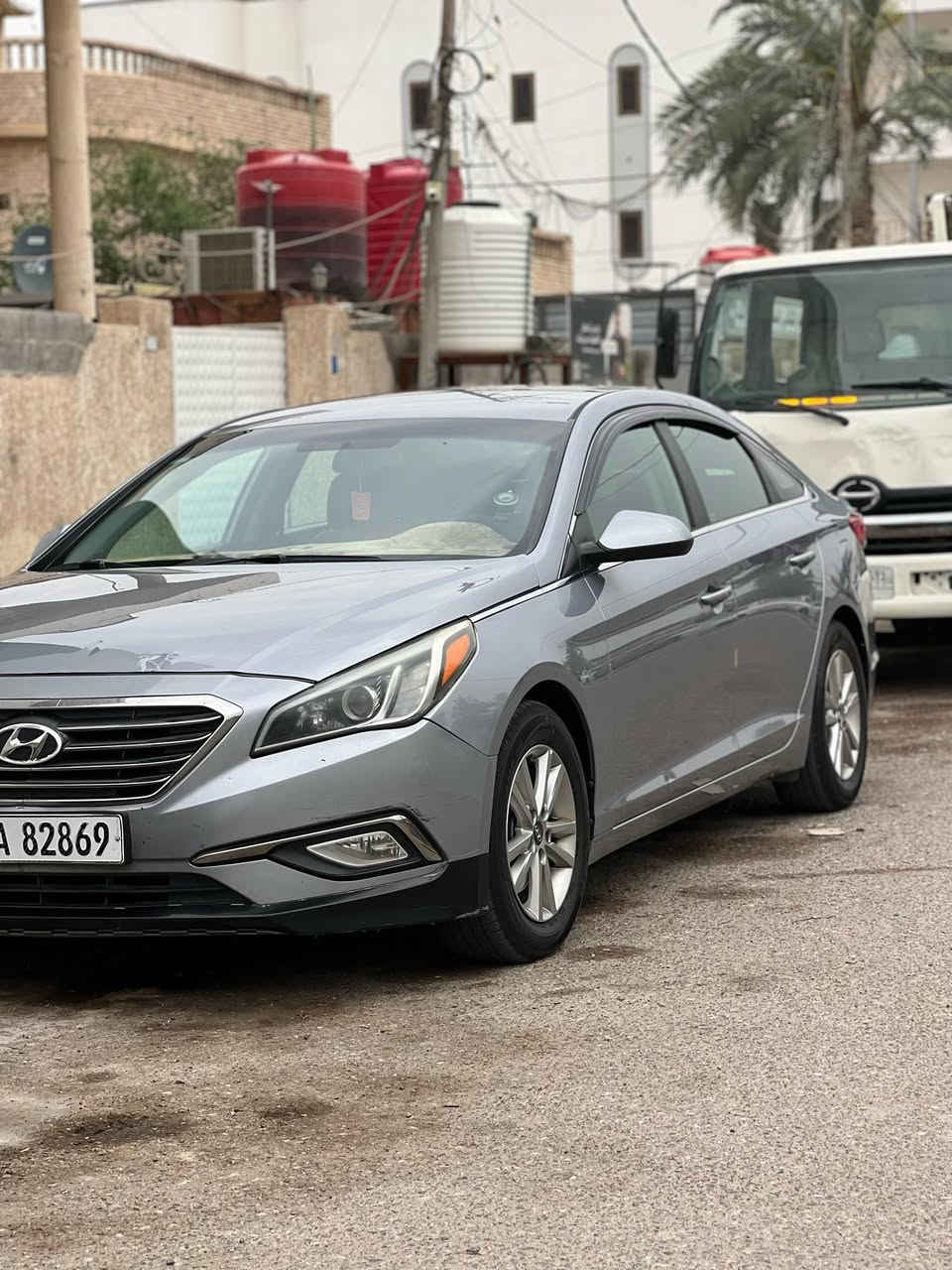 السلام عليكم سيارة سوناتا 16 لونها فيلي وارد امريكي للبيع بأسمي السيارة سنوية جديدة مرقمة بصرة الرقم الانكليزي السيارة جاهزة من كلشي حدادية جديدة تبريد تدفئة كلشي شغال بيها حادثها كلش بسيط سعرها 130$ للعلم انا مبدل بيها ربل ولف ومعلي الگازگيت وبيها طخه بسيطة بـ باب العبري خلف السايق للتواصل : ***********
