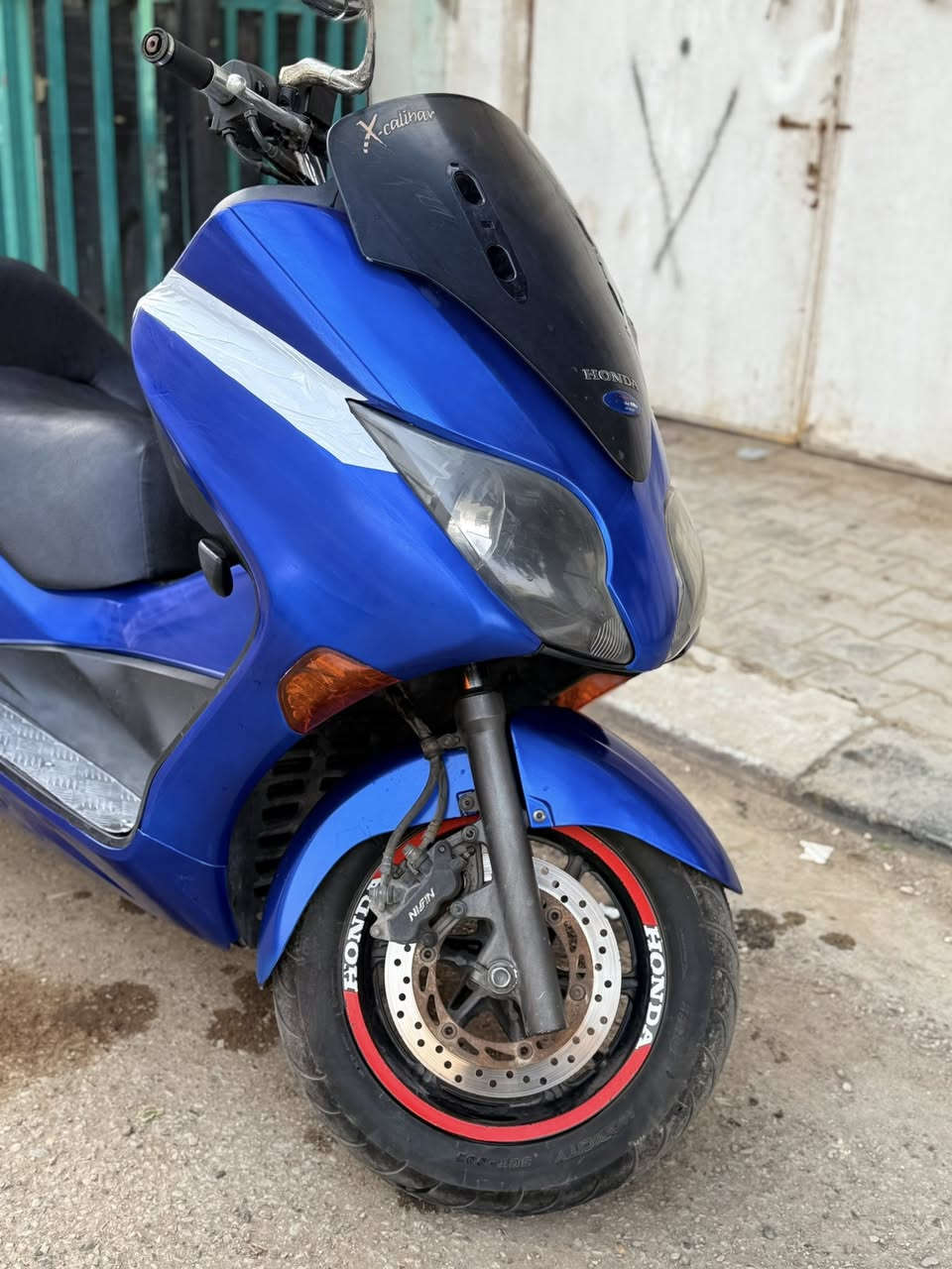 السلام عليكم
فورزة MF0.10  كرستال دراجة كلهة بلادي وكلهة 
شغالة مكينة فول كير 4 تحويلات و7نمر كهربائيات 
كلهة شغالة منضومة زنون تخم تاير جديد 
دراجة شرط احلى من الصور  أوراق كاملة 
الشراي يتصل ***********
مكاني بغداد العبيدي
