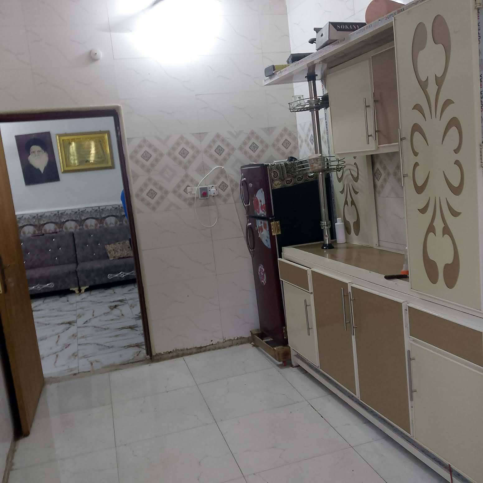 السلام عليكم
بيت للبيع زراعي المساحه ١٥٠ متر العنوان بالسده كاع بيت تومان البيت نضيف وكامل يتكون من غرفتين + صاله + ستقبال + مطبخ + صحيات وطارمه السعر المطلوب (27) مليون وبي مجال الاستفسار / *********** // ***********
