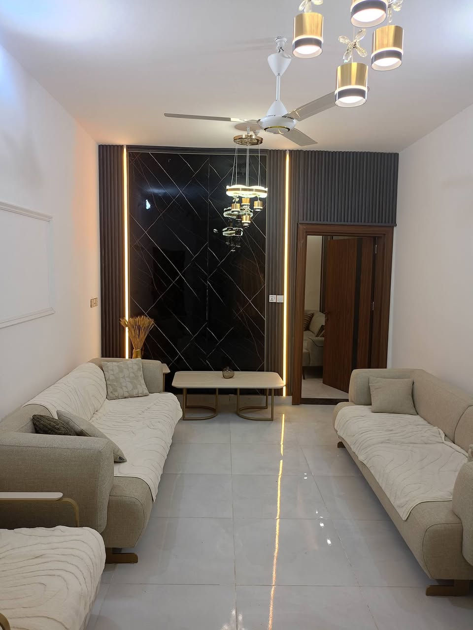 بيت للايجار 200م ام الخيل. طابقين غرفتين نوم صاله استقبال مطبخ صيحات  حديقه🌴🌴 كراج🚗 
مطلوب عائله 3 نفرات 
مؤثث  كاونتر للمطبخ بردات منضومه نت ضوئي ماطور 
للاستعلام 
📞 ***********
📲 علي الجبوري /ابو مهيمن
