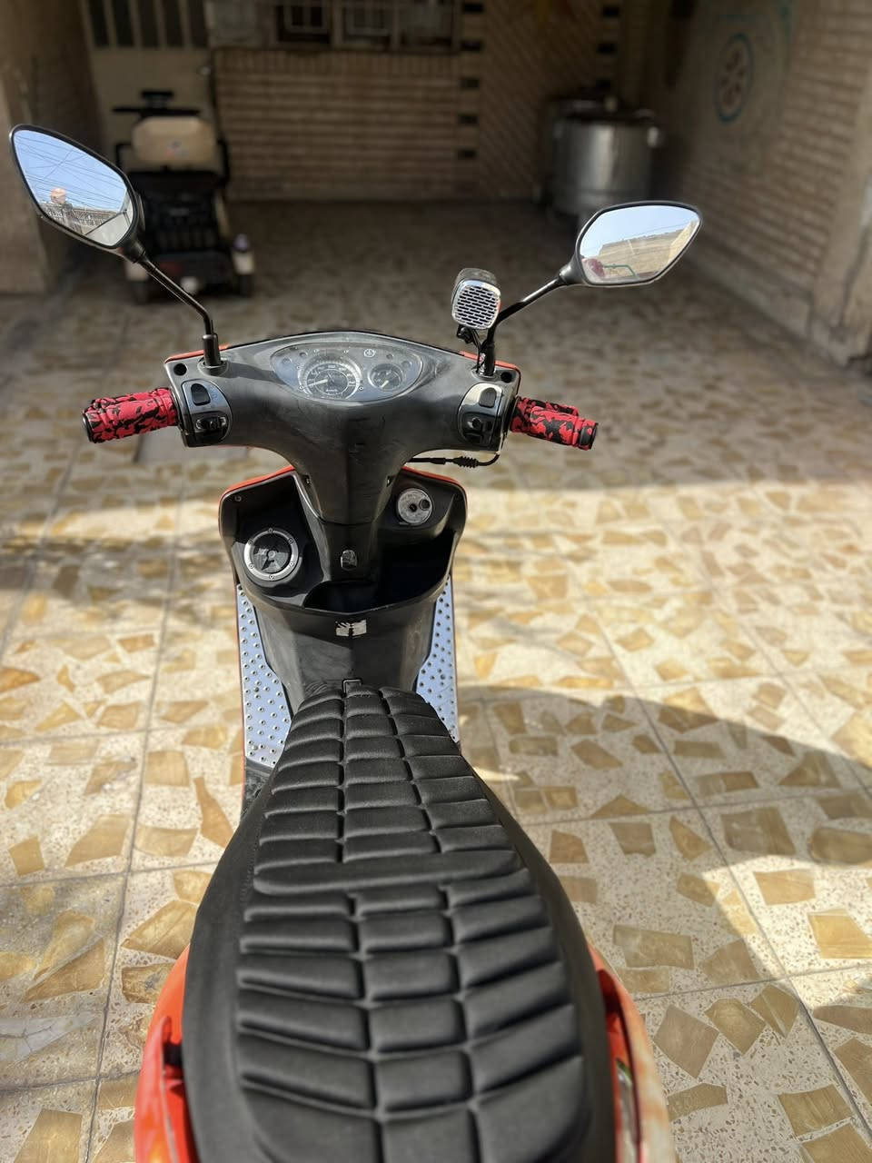 سلام عليكم دراجه ماكس ثعلب للبيع دراجه  رمبه جديده صارله شهر ونص من نزلته مكفوله مكينه وكفرات شرط برغي وحد ما مفتح بيه  واي نقص ما بيها نكره سلف  وراق ومنفيس كامله مكمله  لمكان بغداد  لحبيبيه قرب وليد ابو لكص للستفسار رقم***********
