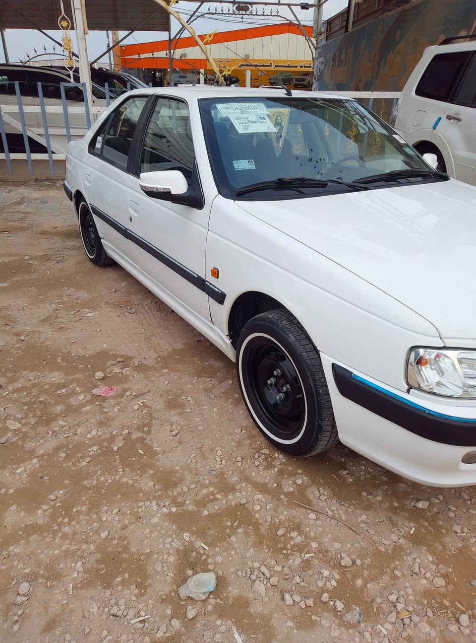 سلام عليكم عندي بيجو باص للبيع او مراوس 2014 مكفوله مكينه وكير مكفول حداديه خير من الله احلا من صور سعره 57 وبيه مجال للشراي مكاني نجف شارع المطار ***********
