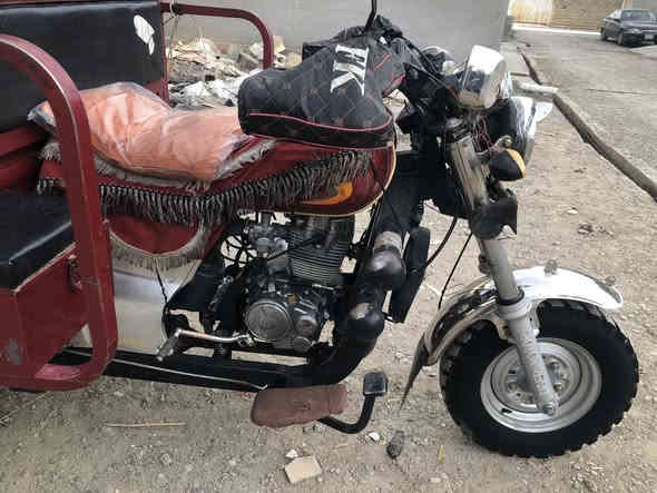 ستوته للبيع 
موديل 21 محرك شرط شاصي شرط كل عل بلادي 
عقد شخوان بيه بس السعر مليون وميتين 
***********
مكاني باجوان طريق الدبس
