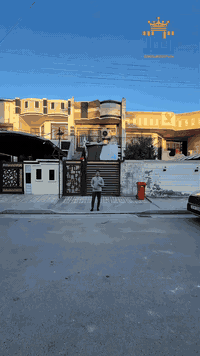 مكتب التـ👑ـاج للتطوير العقاري
#دار_للبيع
الموقع : الغزالية / مدير الامن - المهيمن

مساحة : 150 م
واجهة : 5 م
نزال : 30 م

يحتوي الدار على :
الطابق الارضي : استقبال + مطبخ وحولي + صحيات + غرفة نوم
الطابق الثاني : غرفة نوم + صحيات
الطابق الثالث : غرفة نوم + صحيات

شقة معزولة درج خارجي :
استقبال + مطبخ + صحيات + غرفة نوم 

🔺 بناء 2020 اضلع مستقلة
🔺 موقع العقار تبليط وارصفة جديدة
🔺 شارع عرض ١٢ ونص متر
🔺 نافذ على مدير الامن
للأستفسار : 
*********** 🔹*********** 

🔴رابط الكروب الخاص بالعقارات والتوزيعات الجديدة 
https://www.facebook.com/share/g/STFeSmHKRKGrVDcs/?mibextid=K35XfP
