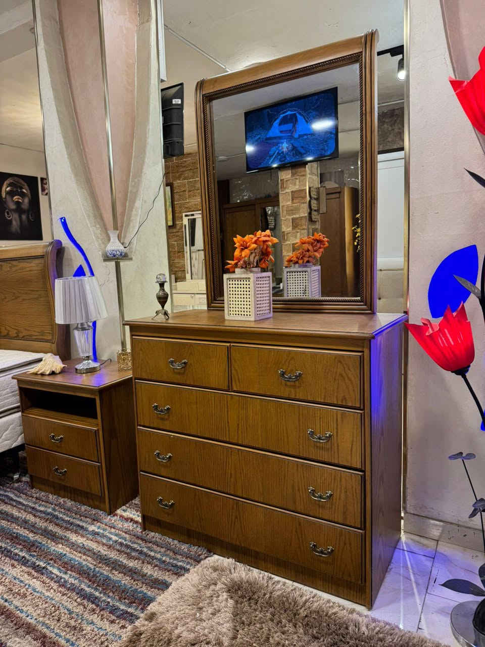 غرفة نوم ماستر فل كوالتي ثقيله جداً 🤍✨
( بتقسيمه داخليه مميزه ) 💛 عمق 60-سم ، خشب بلوط طبيعي 🪵 مع زان و لاتيه 18 اندونيسي 👌🏻 ( مواصفات و تفاصيل مميزه ✨ ) استعمال بسيط جداً بحال الوكاله الله يبارك لصاحب النصيب . (( بسعر مغري جداً 🏷️))

 .


**إذا كنت صاحب هذا الإعلان وتريد حذفه لأي سبب، رجاءا أرسل رسالة إلى الدعم الفني**